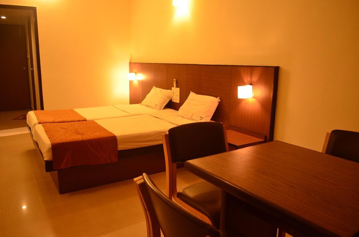 Hotel Century Executive à Udupi Extérieur photo