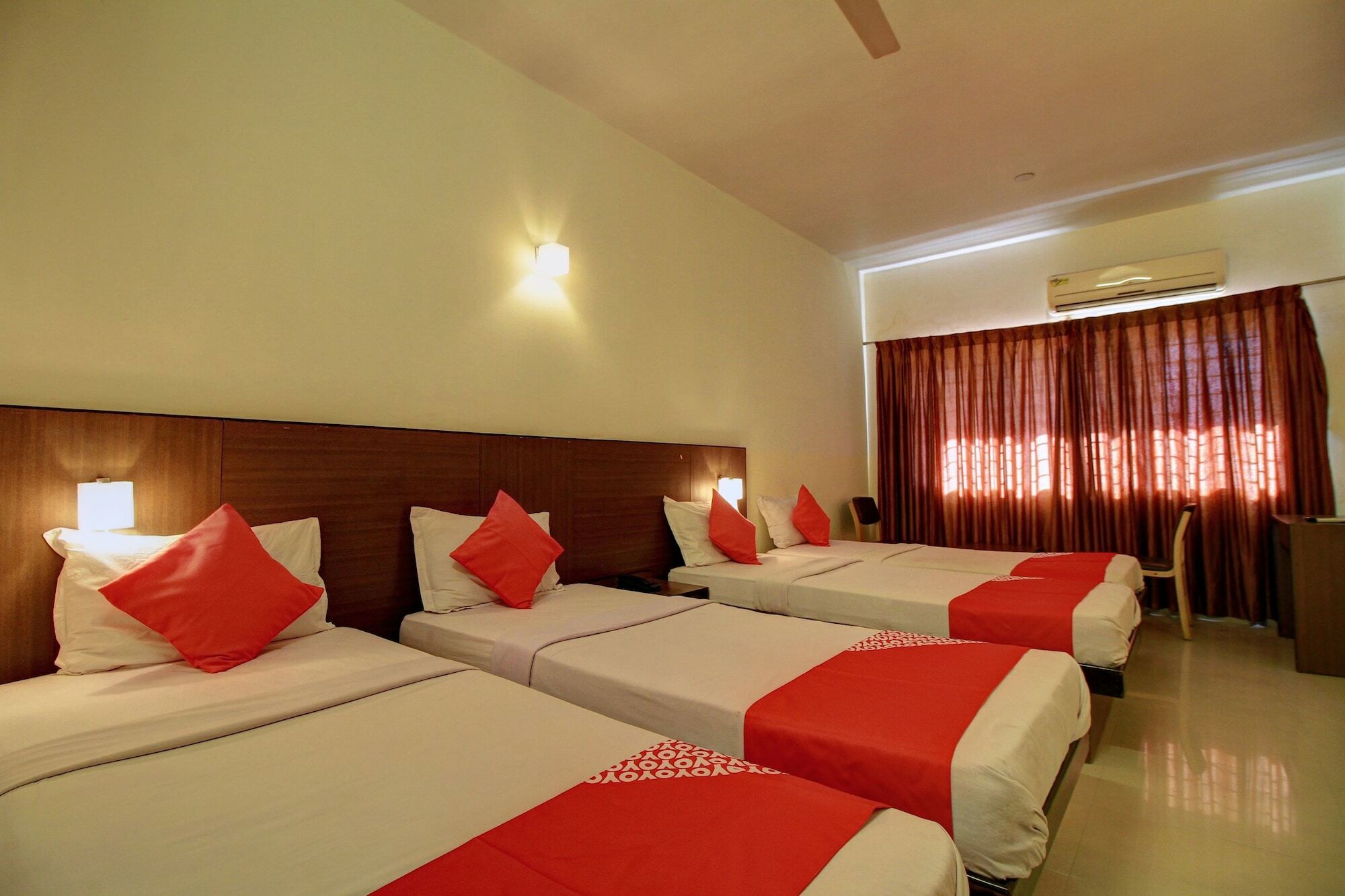 Hotel Century Executive à Udupi Extérieur photo